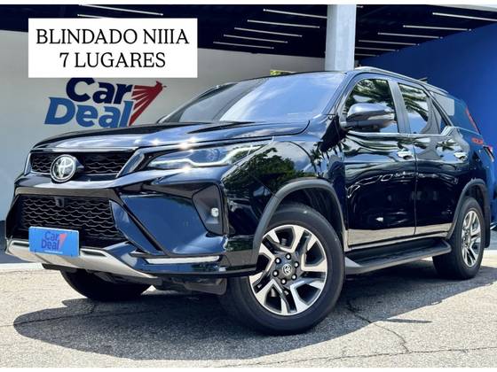 TOYOTA HILUX SW4 2.8 D-4D TURBO DIESEL SRX PLATINUM 7L 4X4 AUTOMÁTICO TOYOTA HILUX SW4 2.8 D-4D TURBO DIESEL SRX PLATINUM 7L 4X4 AUTOMÁTICO